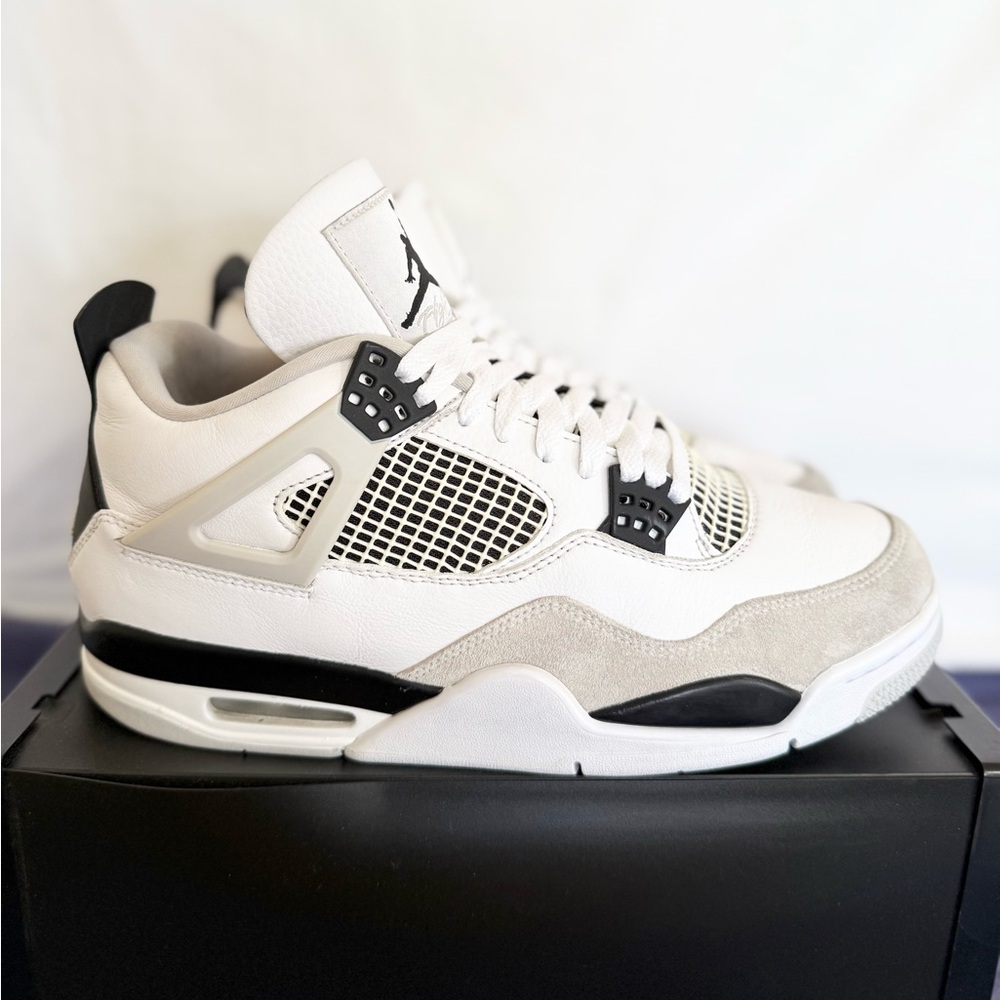 AUTHENTIC Jordan 4 Retro Military Black size 11 DH6927-111 2022 PRE-OWNED